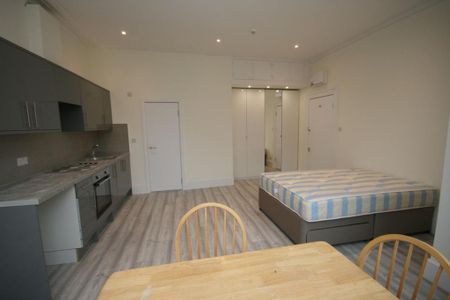 Studio to rent - Photo 2