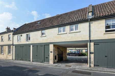 4 bedroom mews to rent - Photo 4