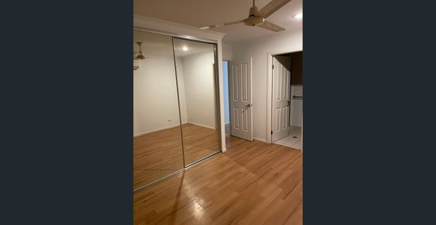 Beachside family home - 100m to beach - Photo 1