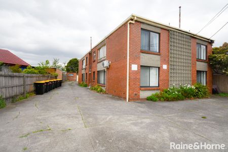 1-Bedroom Flat near Heart of Springvale! - Photo 5
