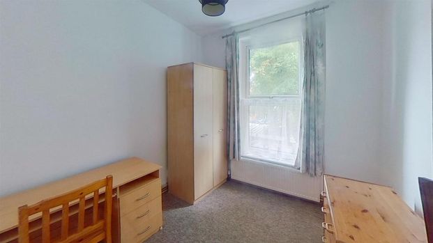 3 bedroom private hall to rent - Photo 1
