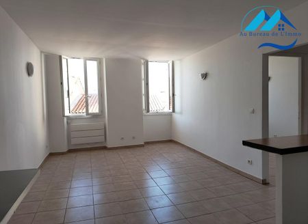 Location Appartement 2 pièces 34m² MARSEILLE 3ème - Photo 3