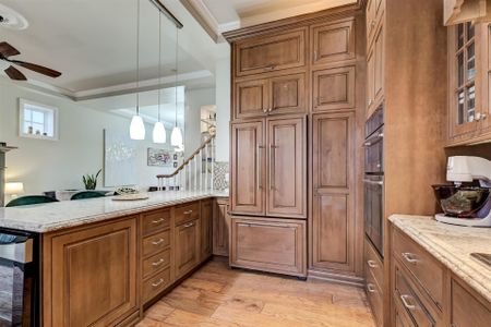 For Lease - 162 Glenvale Boulevard, Toronto, Ontario - Photo 2