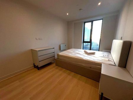 BRAND NEW Fully Furnished Two Double Bedroom, Two Bathroom Apartment at the Waterhouse Gardens Development. AVAILABLE NOW! - Photo 5