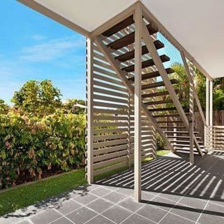 Coastal Serenity: Spacious 2-Bedroom Ground-Floor Unit Steps from Rowes Bay Beach - Photo 1