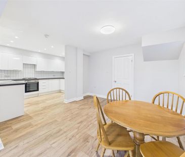 4 bedroom semi-detached house to rent - Photo 5