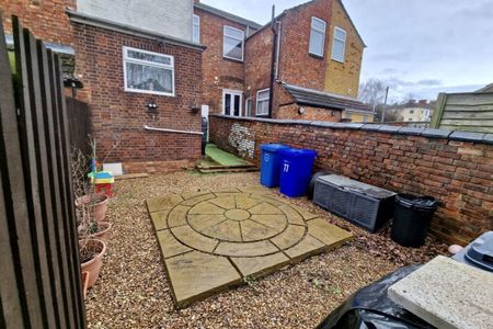 Cross Street - Photo 5