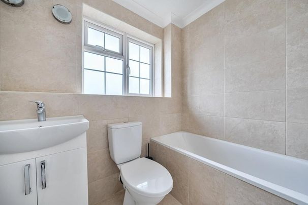 4 bedroom terraced house to rent - Photo 1