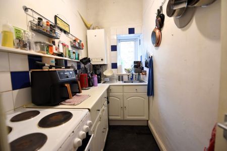 1 bedroom Flat in Springwood Road, Leeds - Photo 4