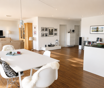 Exklusive 3.5-Zimmerwohnung mit Panoramaaussicht und Doppelgarage i... - Photo 1