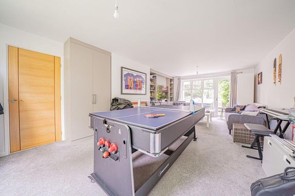 5 bedroom detached house to rent - Photo 1