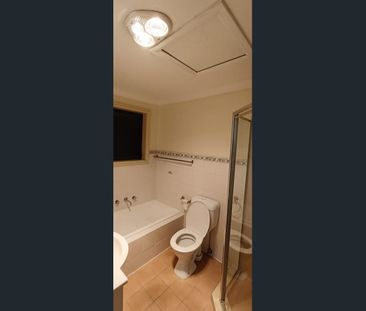 Spacious 3 bedroom 1.5 Bathroom Townhouse - Photo 3