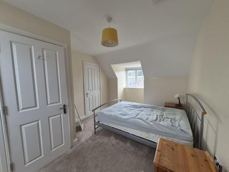 3 bedroom semi-detached house to rent - Photo 2
