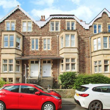 A spacious one bedroom property a short walk from Clifton village. - Photo 4