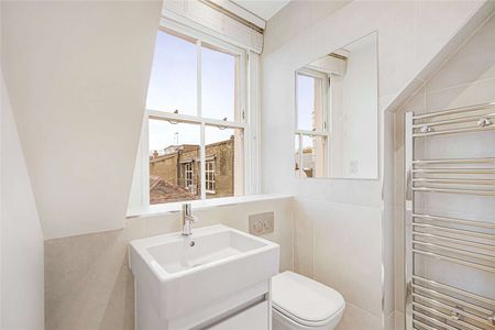 A bright and modern studio apartment benefitting from wooden floors throughout and conveniently located moments from Sloane Square Station - Photo 5