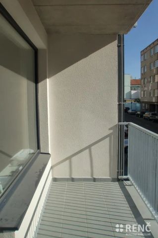 Pronájem moderního bytu 1+kk (35 m - Fotografie 4