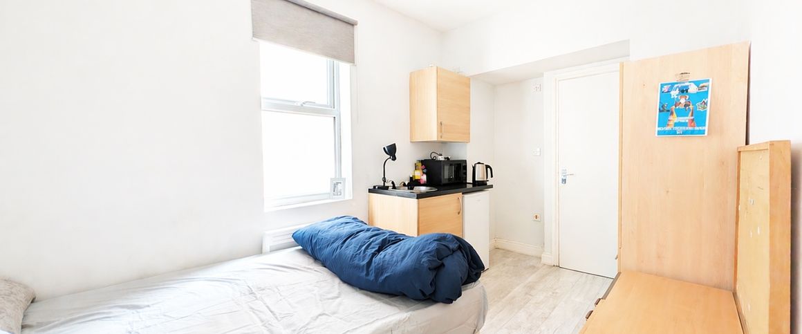 Room in a Shared House, Whitehorse Road, CR0 - Photo 1