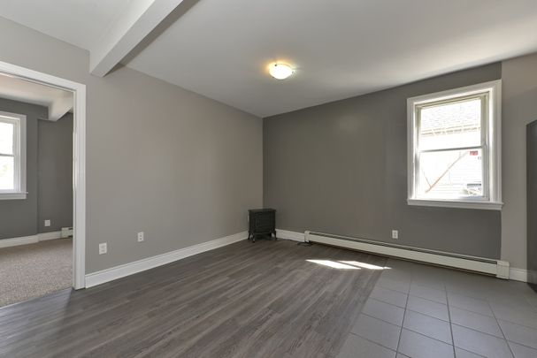 950 Oxford St E. - Photo 1