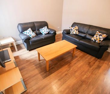 4 bedroom terraced house to rent - Photo 3