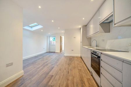 3 bedroom ground floor flat to rent - Photo 5