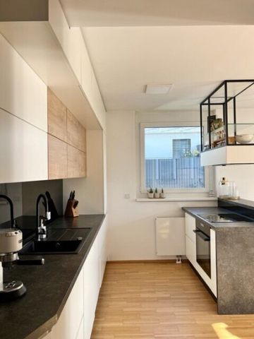 Familienwohnung Nähe U1! Bestens aufgeteilte 3 Zimmer, 2 Dachterrassen sowie Gartenmitbenutzung. Blick ins Grüne! - Photo 3