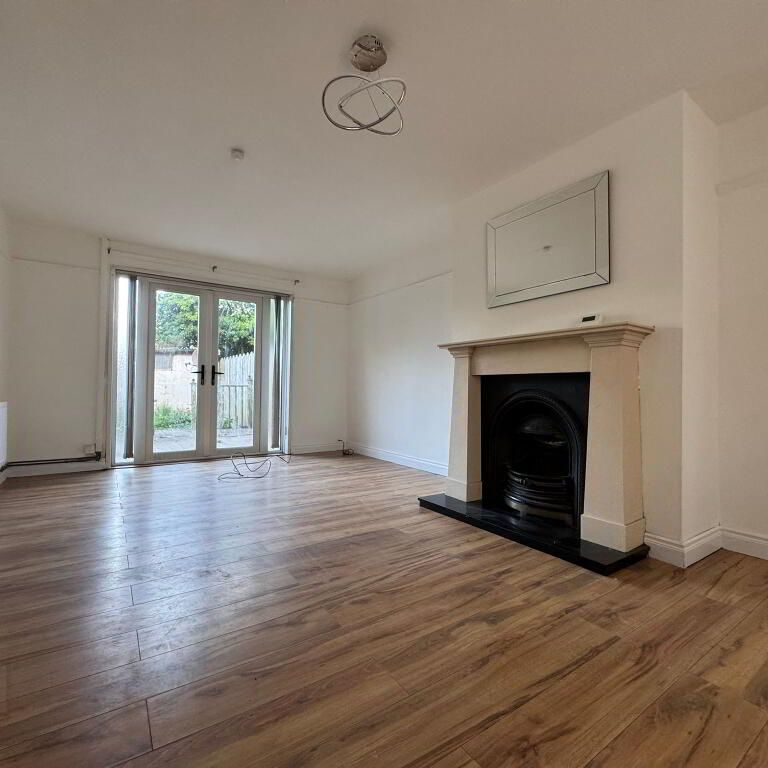 102 Sunnylands Avenue, Carrickfergus, BT38 8JT - Photo 1