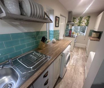 2 bedroom semi-detached house to rent - Photo 6