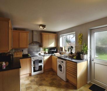 3 bedroom semi-detached house to rent - Photo 2