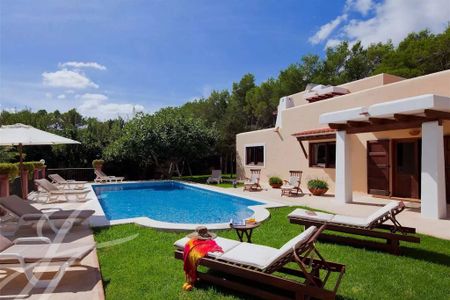 Luxury Villa for rent in Sant Carles de Peralta, Balearic Islands - Photo 2