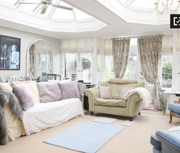 Room for rent in 5-bedroom apartment in Blackthorn, Dublin - Photo 1