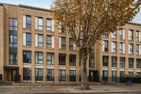 3 bedroom flat to rent - Photo 3