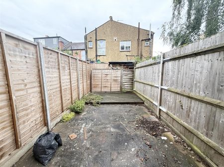 2 Bedroom Flat To Let - Photo 5