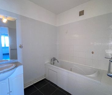Location Appartement 3 pièces 71m² - Photo 2