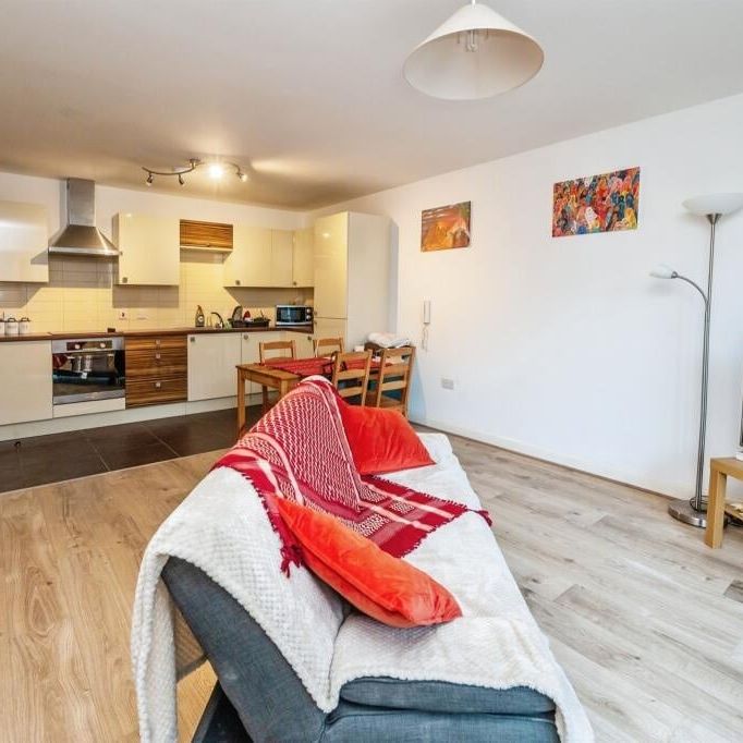1 Bed Flat, Buttonbox, B18 - Photo 1