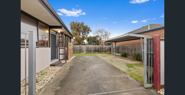 Low-maintenance beach lifestyle - Photo 1