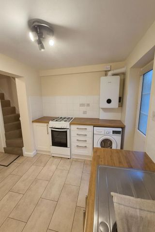 2 bedroom terraced house to rent - Photo 4