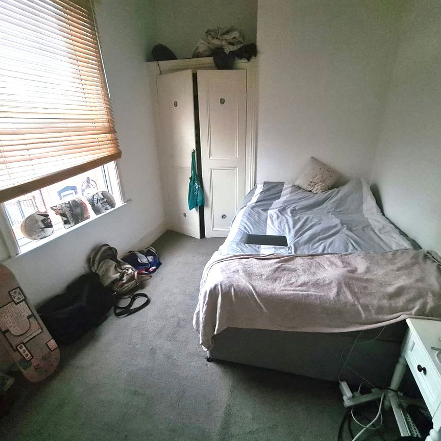 2 Bed - 17 Quarry Street, Woodhouse, Leeds - LS6 2JU - Student - Photo 1