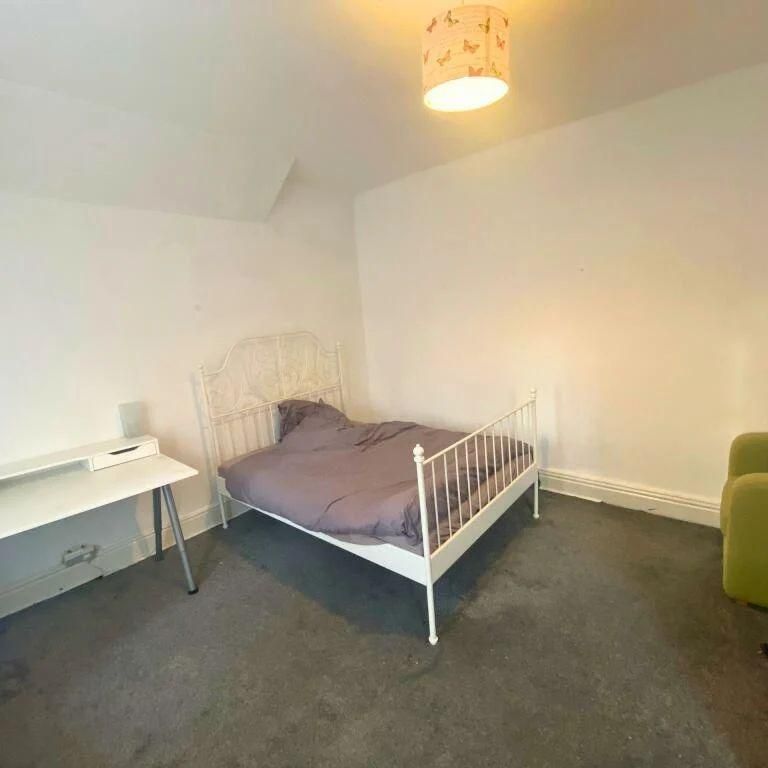 1 bedroom in a house share to rent - Photo 1