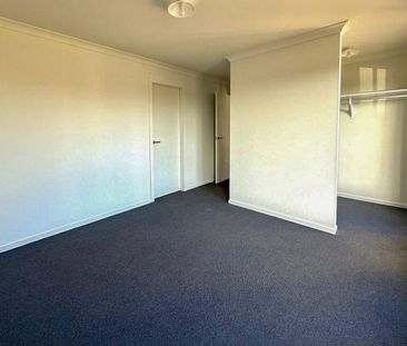 NEAR BRAND NEW 4 BEDROOM HOME IN TRARALGON ! - Photo 5