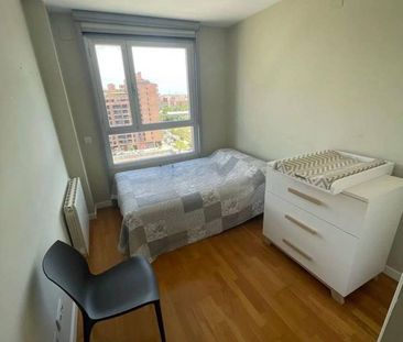 3 room luxury penthouse for rent in Valencia - Photo 4