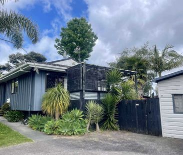 9A Taioma Crescent, Te Atatu Peninsula - Photo 1