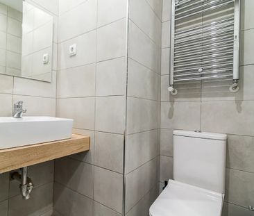 Calle de Dolores, Madrid, Community of Madrid 28039 - Photo 4