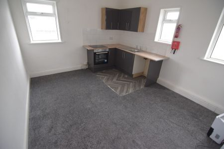 To Let 1 Bed Apartment - Photo 4