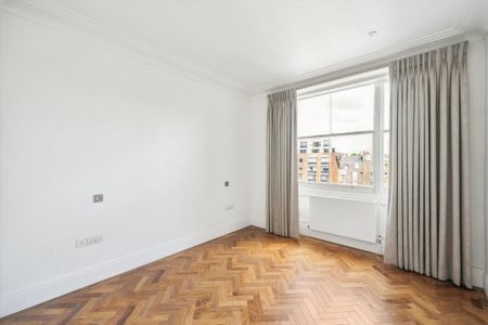 A 2 bedroom apartment to rent on Cadogan Square, SW1 - Photo 2