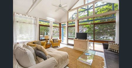 Penthouse Apartment overlooking the water - Photo 2