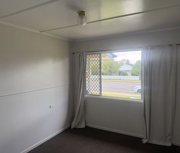 Tidy Home Close to Town and Park - Photo 3