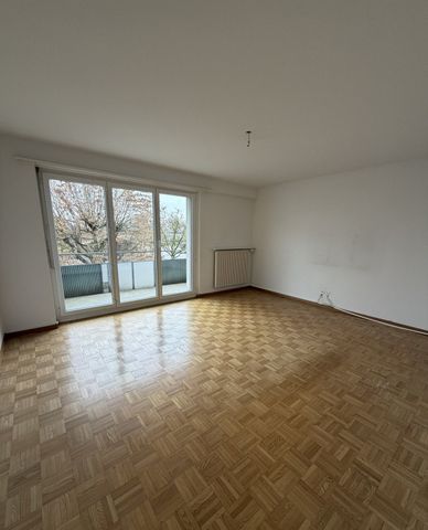 Rent a 4 rooms apartment in Bülach - Photo 2