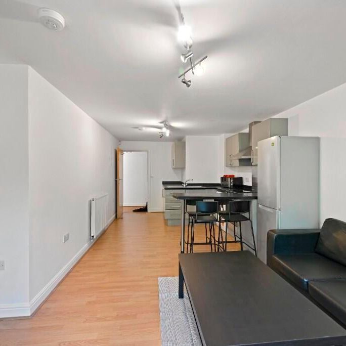 4 bedroom flat to rent - Photo 1