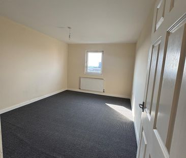 CENTRAL BLETCHLEY, MILTON KEYNES - PENTHOUSE - Photo 1