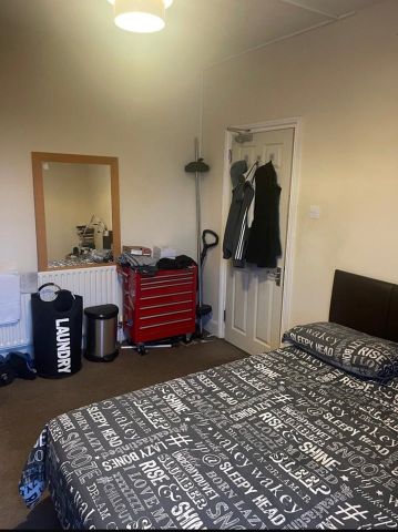 Room in a Shared House, College Road, RG6 - Photo 2